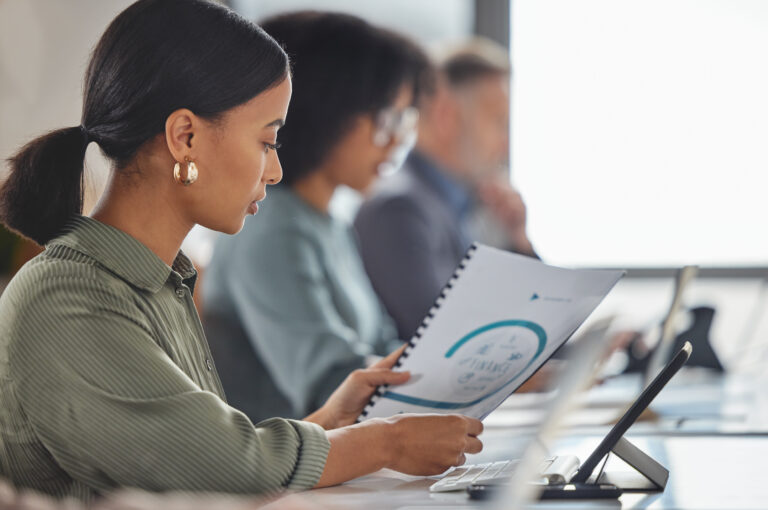 Découvrez comment les tests psychotechniques améliorent l’objectivité, la prédiction de performance et l’efficacité de vos recrutements.